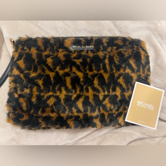 Micheal Micheal Kors Jet Set Large Logo Faux Fur Travel Pouch - Picture 6 of 6